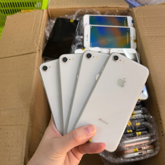 ĐIỆN THOẠI IPHONE SE 2020 (64GB) ZIN PHẨY 